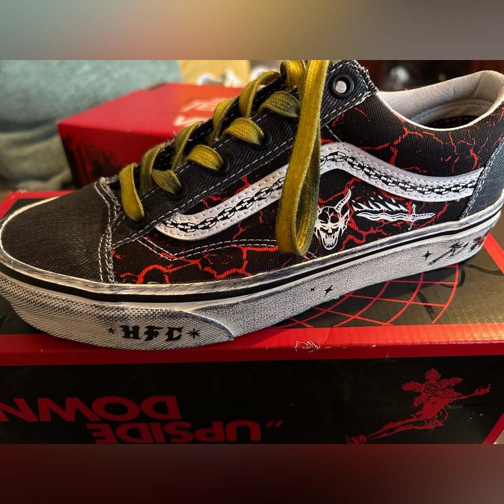 Vans limited edition Stranger Things vans with box like new